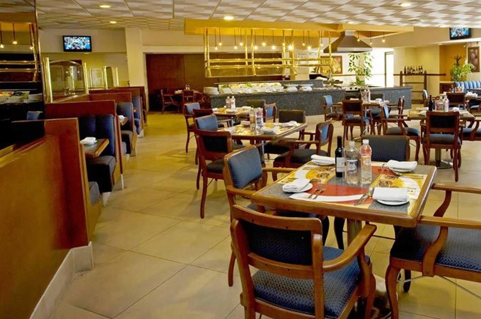 Fiesta Inn San Luis Potosi Glorieta Juarez Buitenkant foto